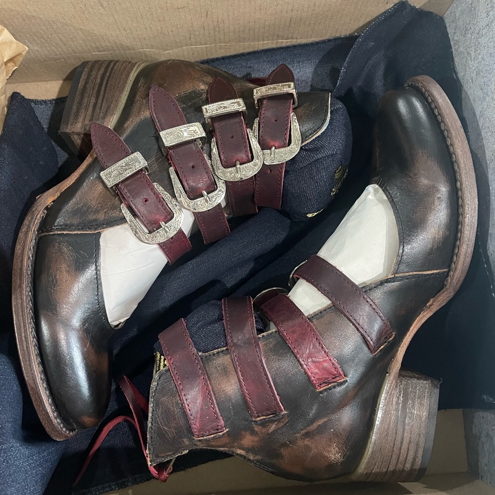 Freebird Scarlett Size 8 BNIB Black Multi